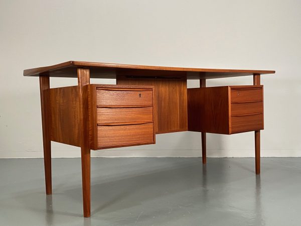 Peter Løvig Nielsen - Teak Floating Desk